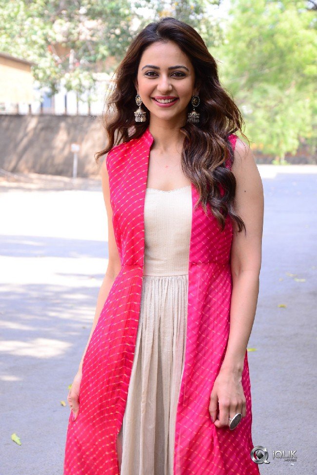 Rakul-Preet-Singh-New-Photos